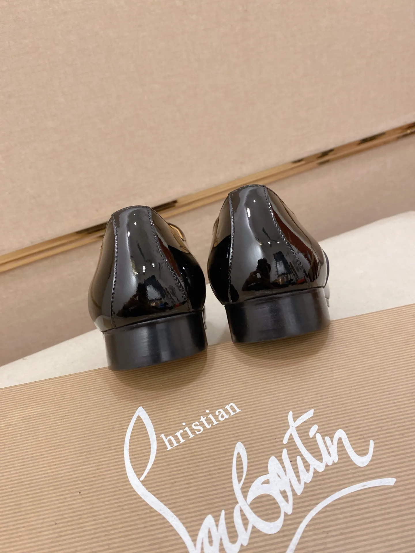 Men's shoes💰:620💰 CL Red bottom series top purchasing agent🔍🔍🇮🇹Italian imported cowhide surface, all imported sheepskin lining💪💪, completely 1⃣️ to 1⃣️reproduction🇮🇹💪💪, ⚠shoes Bottom: The original factory provides the original bottom, the exclusive movable molded bottom is super comfortable, ⚠Original factory follow-up goods, 🔍🔍high quality, you can enter and leave the counter at will, welcome to compare⚠ Code number: 39-44 (38 can be customized, 45 is non-refundable)